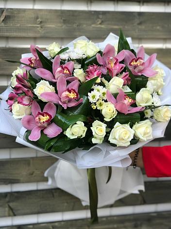Букет цветов из: Розы и Хризантемы в Нововоронеже