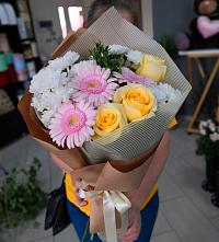 Букет цветов из:  Герберы, Розы и Хризантемы в Нововоронеже