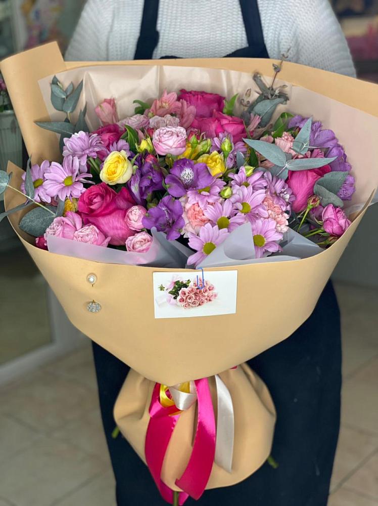 Букет цветов из: Хризантемы, Гвоздики и Альстромерии в Нововоронеже