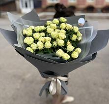 Букет Белые кустовые розы Солинеро в Нововоронеже