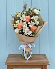 Букет цветов из:  Альстромерии, Лизиантусы, Розы и Хризантемы в Нововоронеже