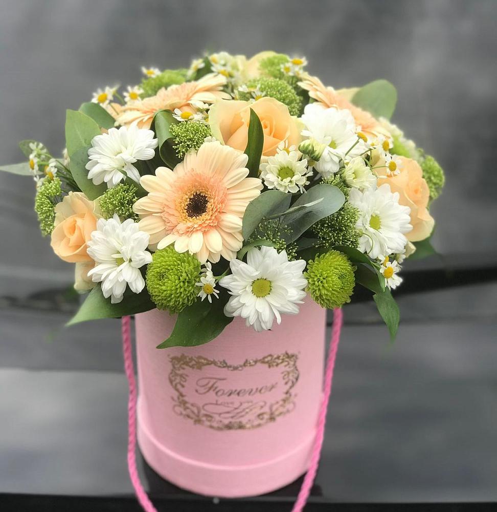 Цветочная композиция из Розы, Герберы и Хризантемы в шляпной коробке в Нововоронеже