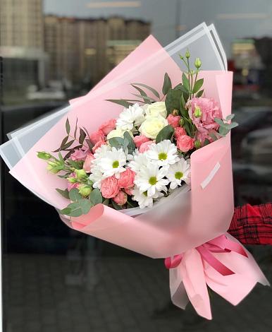 Букет цветов из: Розы, Лизиантусы и Хризантемы в Нововоронеже