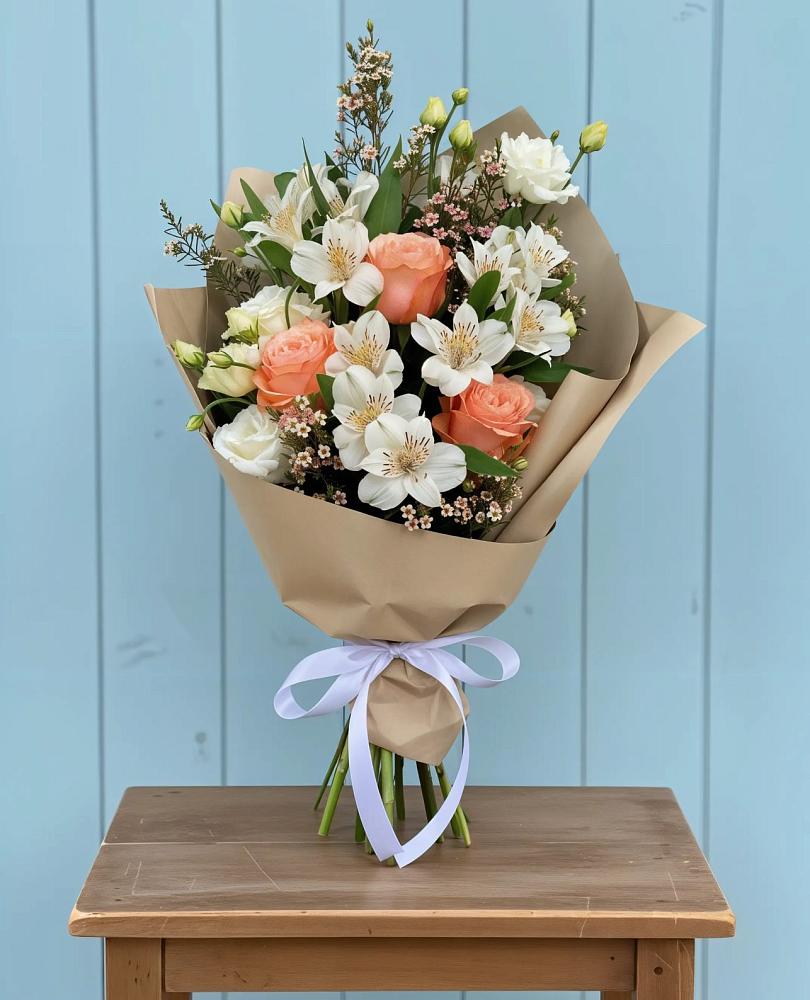 Букет цветов из: Альстромерии, Лизиантусы, Розы и Хризантемы в Нововоронеже