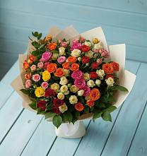 Букет Микс из разноцветных кустовых роз в Нововоронеже
